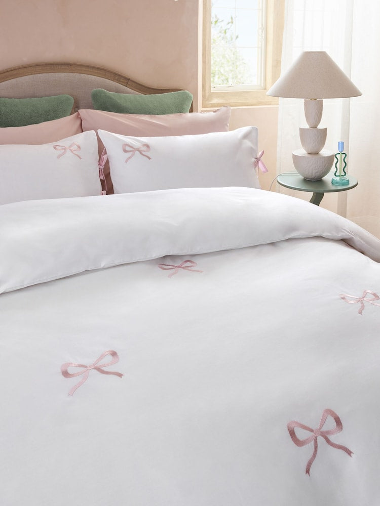 Bow Embriodered Bedding
