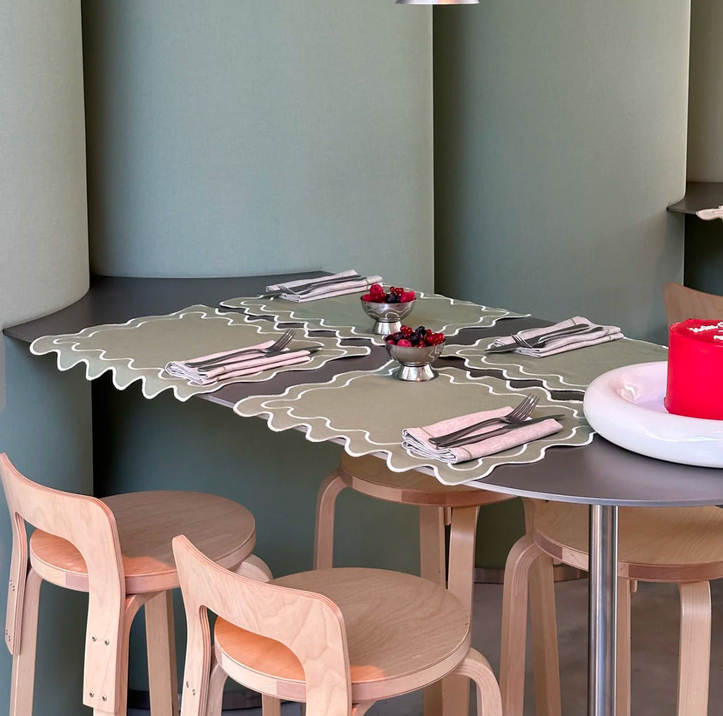 Bahama Palm - Embriodered Scalloped Tablemats (Solids)
