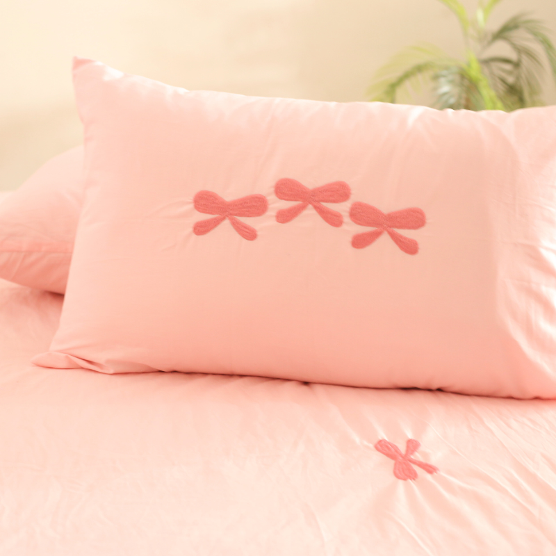 Pink Bow 🎀 - Embriodered Bedding