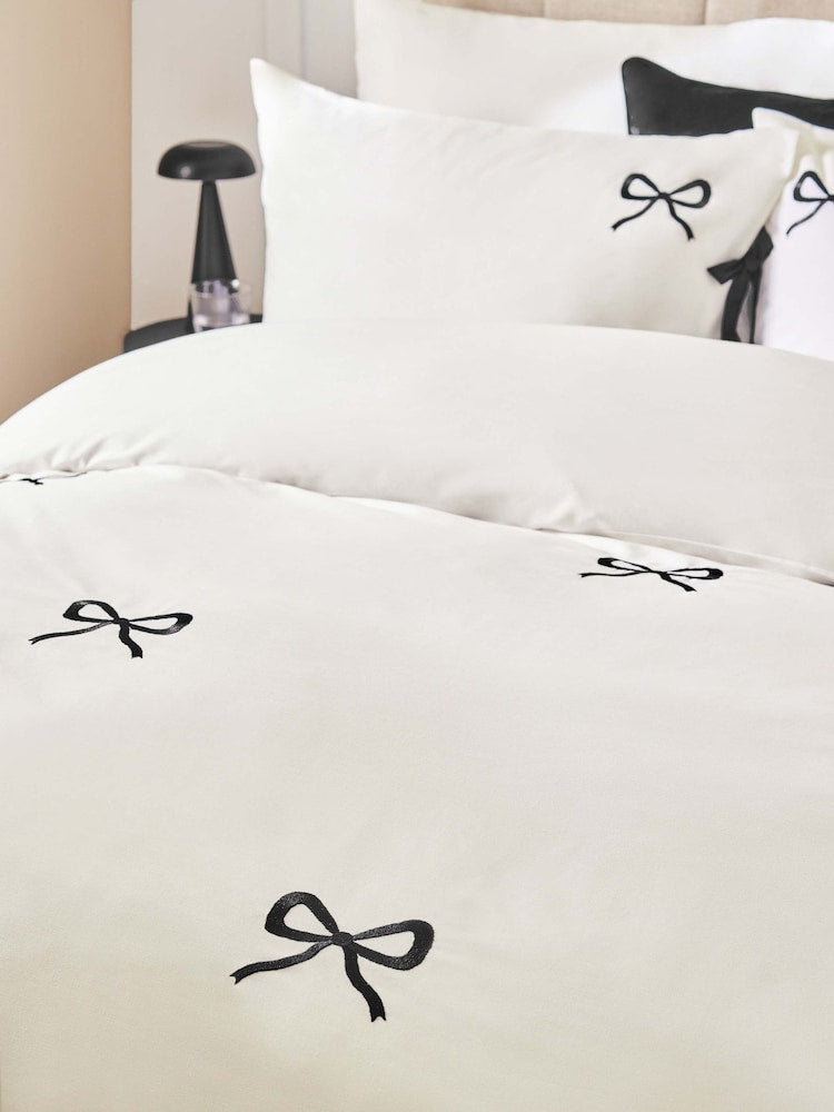 Bow Embriodered Bedding