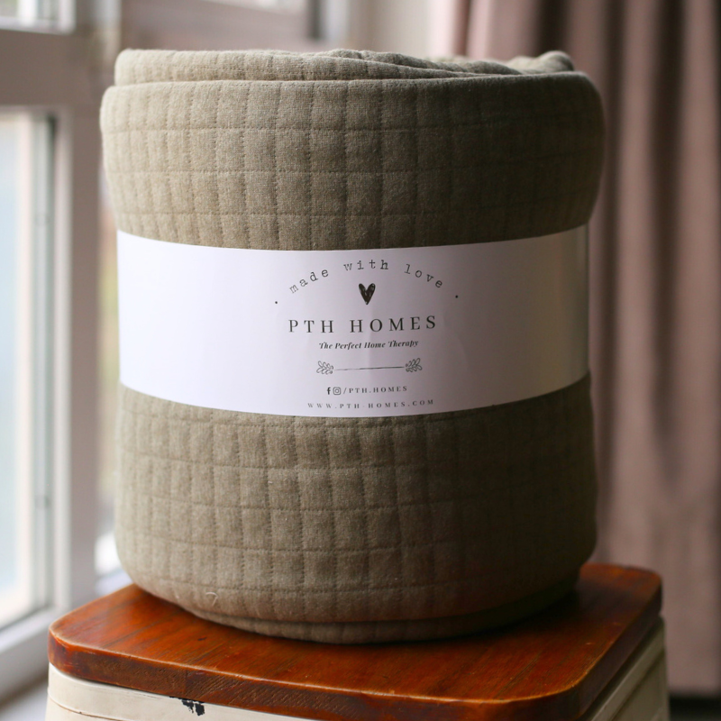 Sage Green | - Quilt