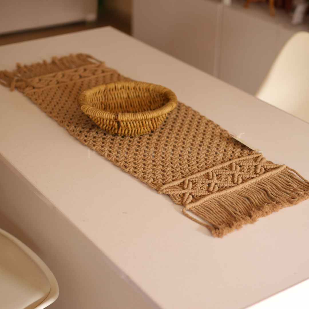 Macrame Table Runner (Beige Hitch)