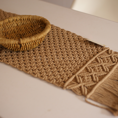 Macrame Table Runner (Beige Hitch)