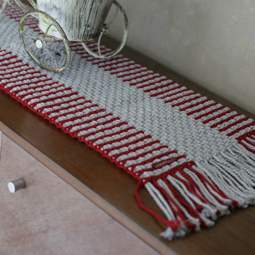 Macrame Table Runner (Grey Red)