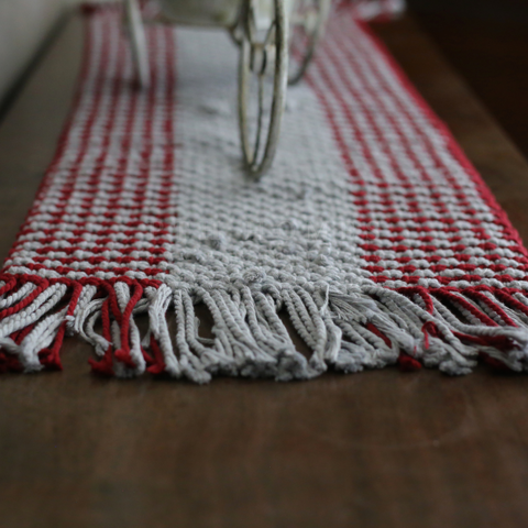 Macrame Table Runner (Grey Red)