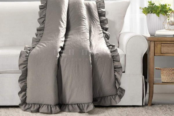 Ruffle - Throw Blanket