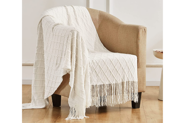 White blanket with tassels hotsell