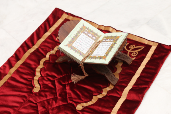 Classics - Velvet Quilted Janamaz (Available in 3 Colors)